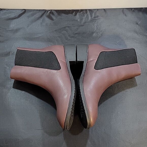 BRAND NEW UNILODY LINE STUDDED PULL SLIP-ON WOMEN"S BOOT - Picture 9 of 13